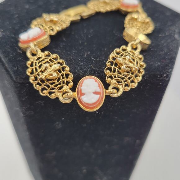 VINTAGE Cameo Fleur de Lis Bracelet Gold Tone Lace Victorian Shell Silhouette - Picture 6 of 7